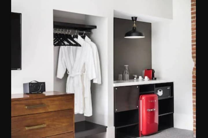 Room 25 of 49